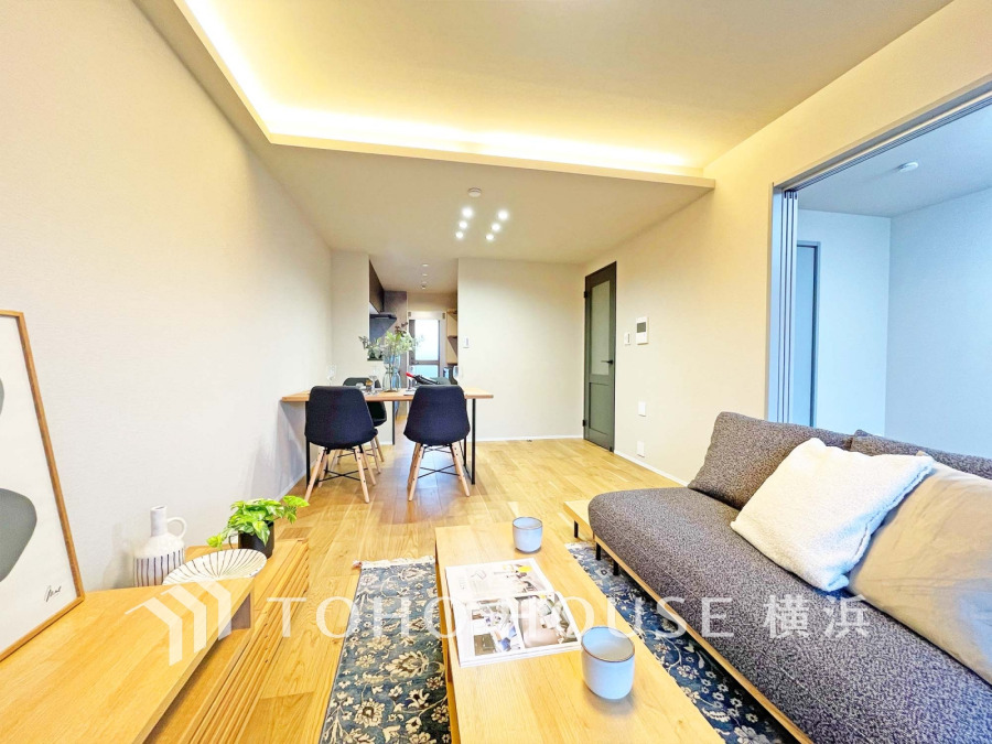 リビングに隣接した洋室の引き戸を開け放して空間を共有しながら開放的に使うこともできます。
