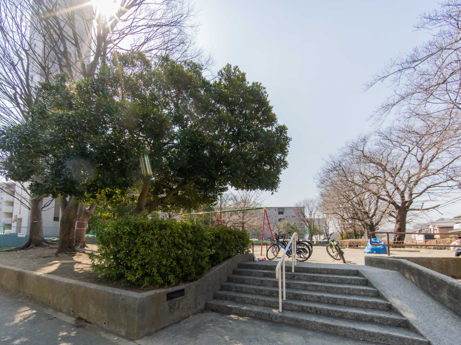 下瀬谷第四公園　約400ｍ