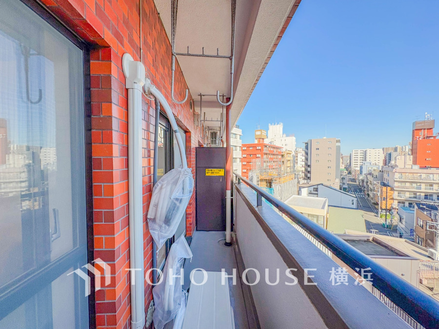 陽当たり良好なバルコニーからは、開放的な街並みが一望できる快適な住空間です。