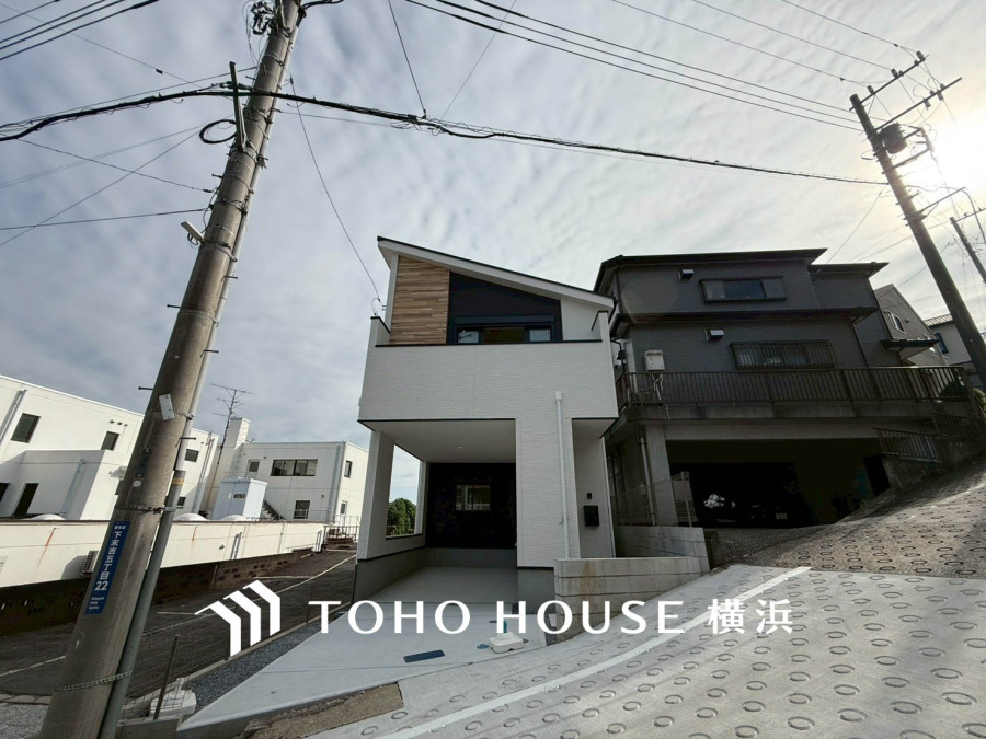 爽やかな青空の下に贅沢なほどに降り注ぐ陽光、豊かな居住性と、クオリティが見事に調和した住空間は、住まうことの喜びを感じさせてくれます