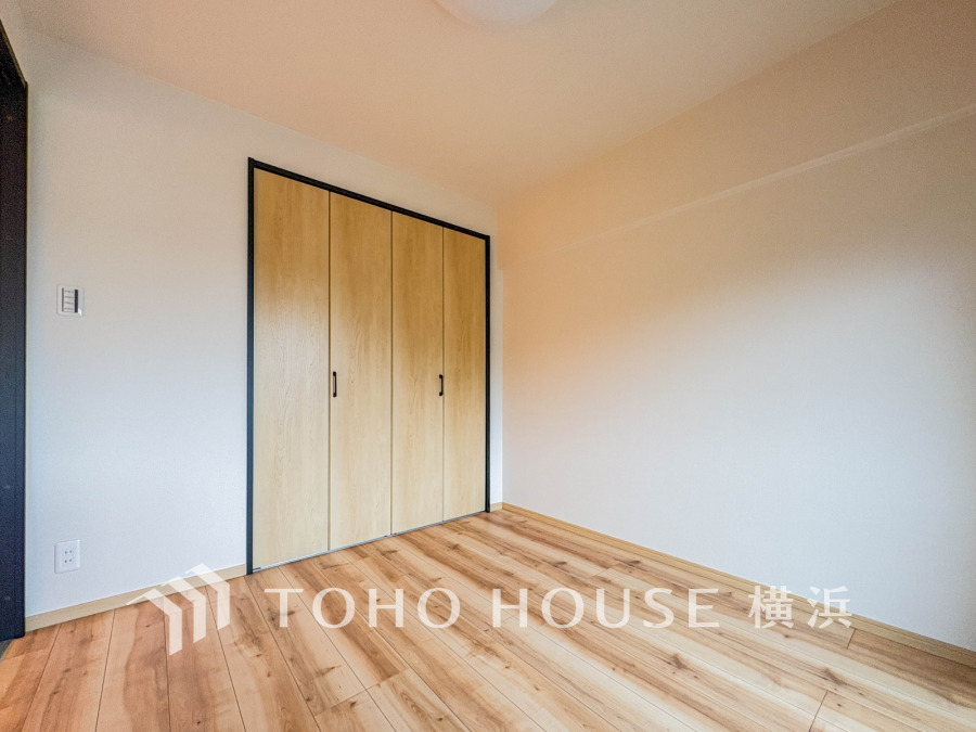 1日の疲れを癒し、心地よく寛げるようゆったりとした広さを確保しています。プライベートタイムをより優雅に穏やかに…。落ち着いた雰囲気を紡ぎます