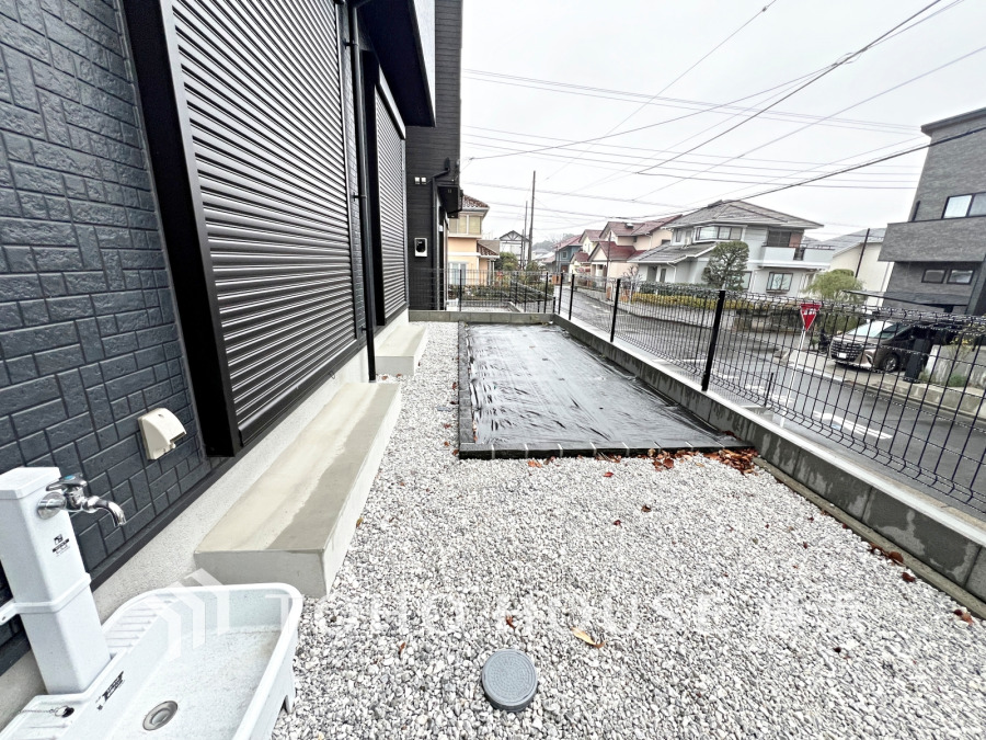 たっぷり降り注ぐ日差しの下バーベキューを楽しんだり、大切な家族やペットと楽しく安らぐ休日を過ごせそうですね。