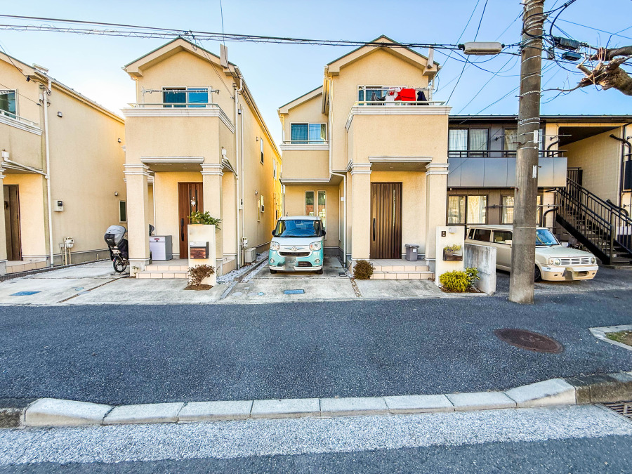 その邸が魅せる、気品・上質・重厚感・極細やかさ、そのすべては訪れた者に安らぎと品性を与える特別な空間です。ここに住むからこそ意味がある。すべての（始まり）をここから迎えます