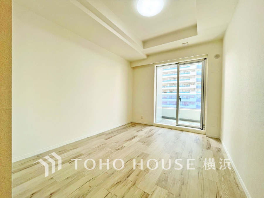 全室がバルコニーに面した明るい住空間。7.6帖の洋室には大容量のWICを完備。