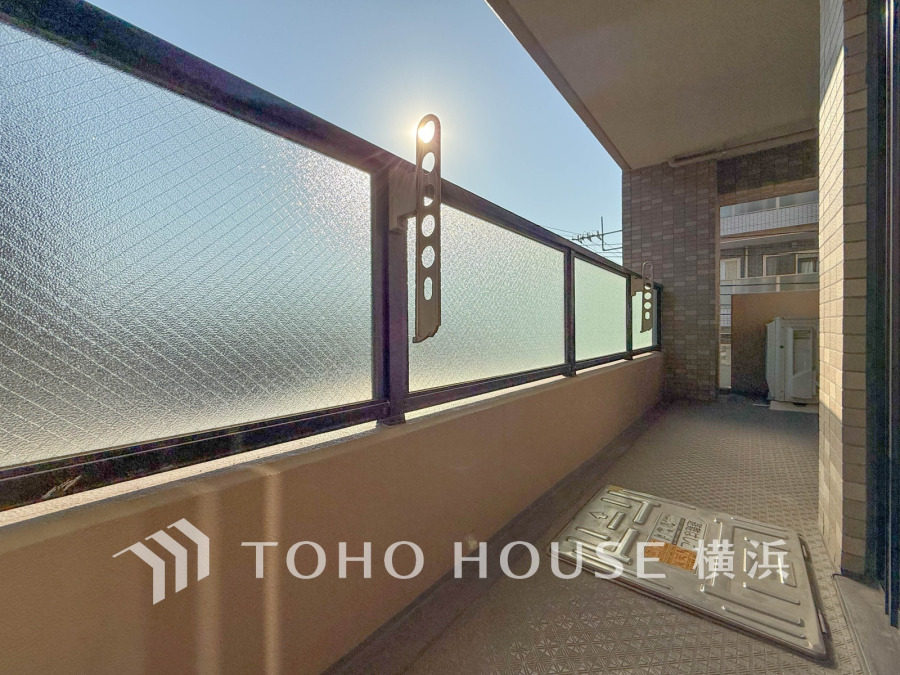 気持ちのいい空が見渡せる広いバルコニー。爽やかな風を感じて、心躍る素敵な暮らしがはじまります。