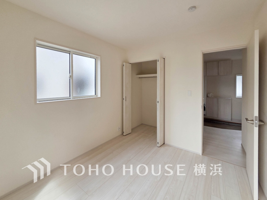 家族一人ひとりの大切なプライベート空間。趣味・感性で個性的に飾って頂けるようシンプルに仕上げてあります。 