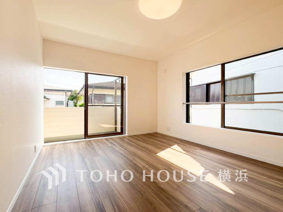 1日の疲れを癒し、心地よく寛げるようゆったりとした広さを確保しています。プライベートタイムをより優雅に穏やかに…。落ち着いた雰囲気を紡ぎます。