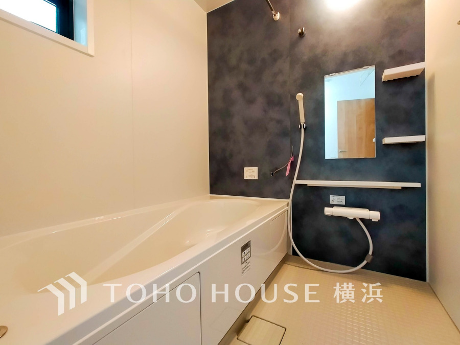 1日の疲れを取り心身を癒すことができる住まいの中のリラクゼーション空間、バスルーム。落ち着いた気分でお過ごし頂けるよう、シックなカラーで上質感を演出しました。