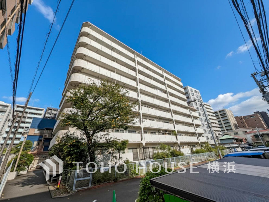 爽やかな青空の下に贅沢なほどに降り注ぐ陽光、豊かな居住性と、クオリティが見事に調和した住空間は、住まうことの喜びを感じさせてくれます。