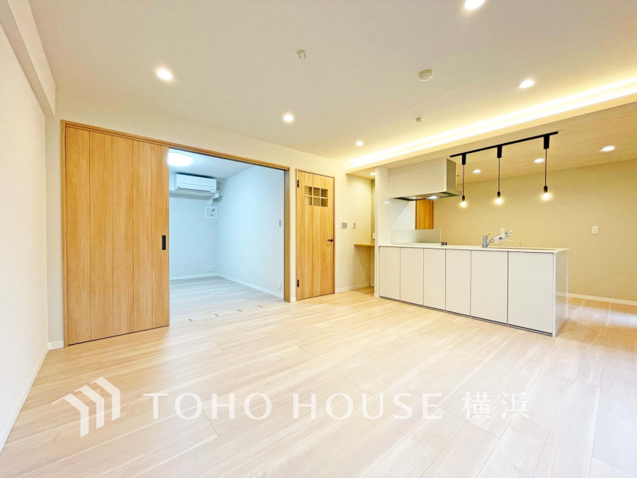 たくさんの想いが美しいカタチに彩られた時、そこにはひと時のくつろぎが生まれ、ゆっくりと愛着が育まれていきます。