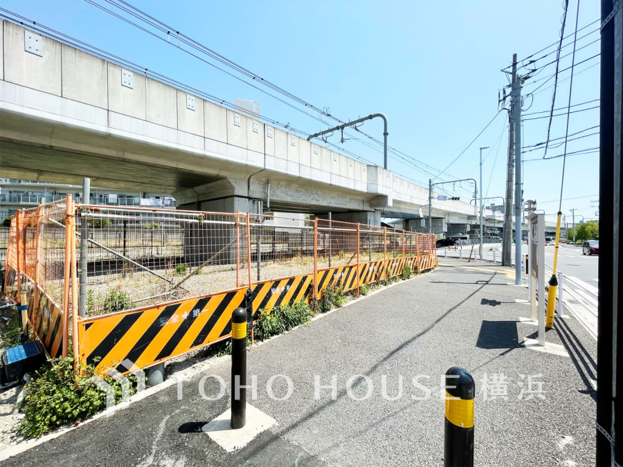 接道状況：歩道幅員約4.0ｍ　南西側道路幅員約15.95ｍ