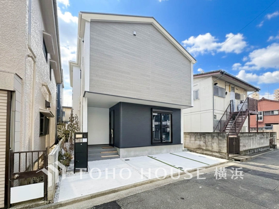 住む人を映し出す洗練された佇まいは、いつまでも輝き続けながらいつしか街の風景に溶け込んでいきます。