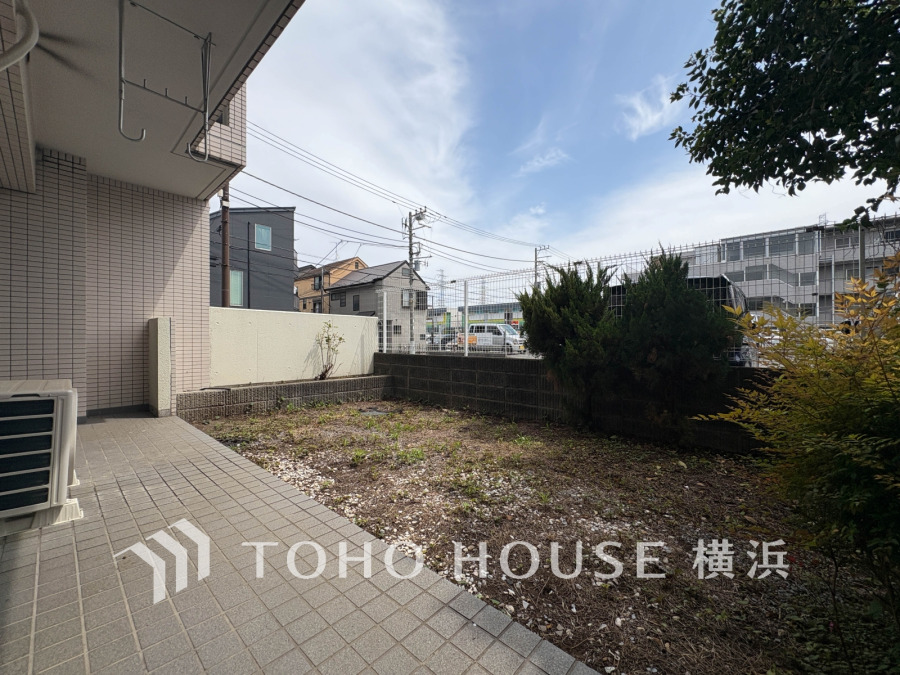 バルコニーと専用庭付きの1階のお住まい。多彩な使い方で夢が広がるプライベート空間です。
