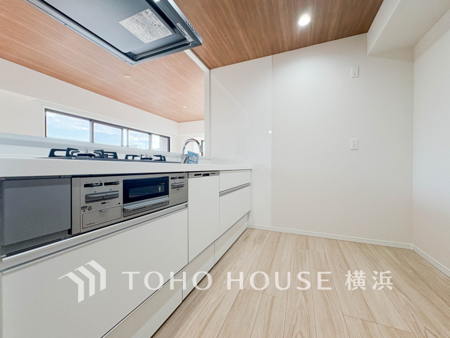 誰もが使いやすいデザインにこだわったキッチン。プライベートスペースを彩るインテリアとしての美と、快適な日常を支える機能性と強さがひとつになったキッチンです。