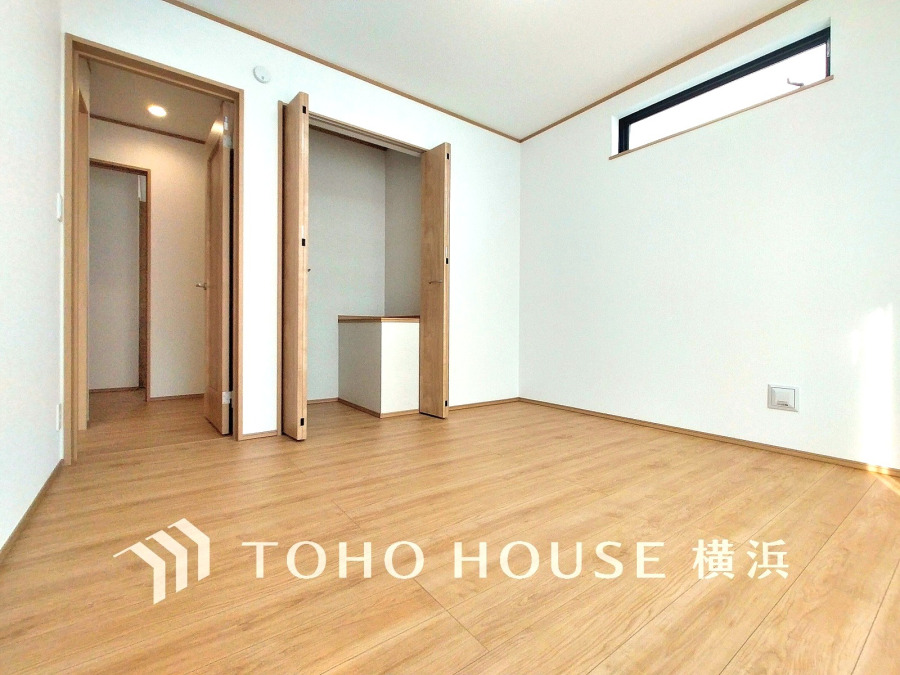 1日の疲れを癒し、心地よく寛げるようゆったりとした広さを確保しています。プライベートタイムをより優雅に穏やかに…。落ち着いた雰囲気を紡ぎます。
