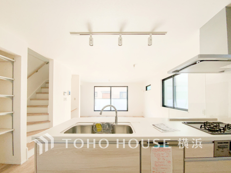 ここから始まる「日常」はご家族にとって大切で貴重な時間。少しでも豊かに、少しでも快適に。そんな想いを大切にした本邸宅は、これから先のお住まいをきっと支えてくれるはずです。