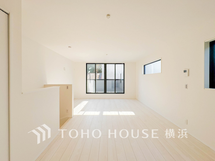 ここにはみんなが集い、食事と楽しい会話が始まる。話に夢中になりすぎて、ついつい時を忘れてしまう。そんな束の間の幸せを感じさせてくれる場所。