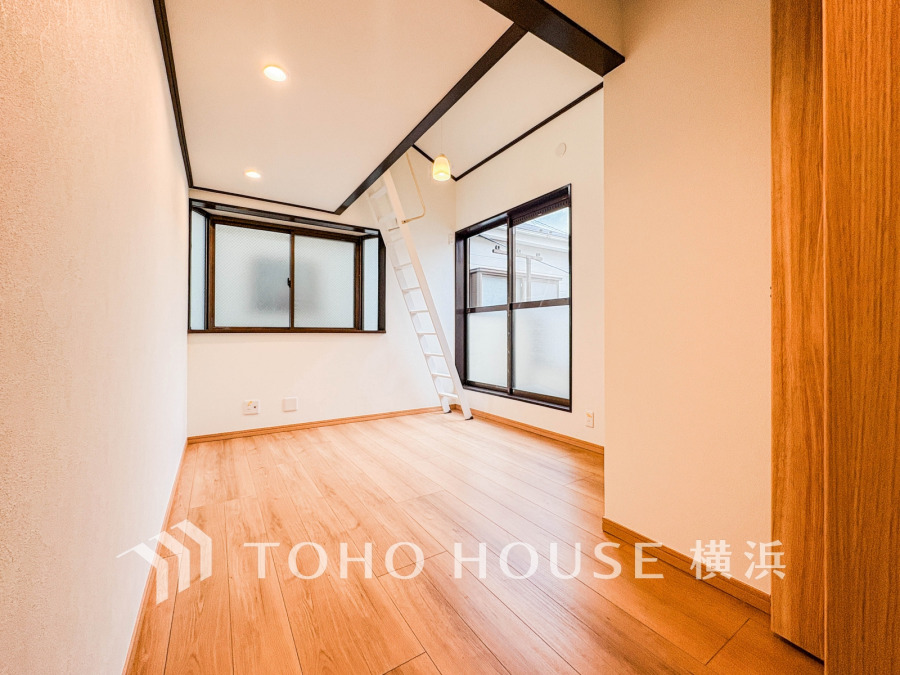 過ぎ行く時間をゆったりと感じることができる落ちついたプライベートルーム。リビングで楽しく過ごした後はゆっくり寛ぎの時間を満喫できます。静かな環境でリラックスタイムを愉しんで。