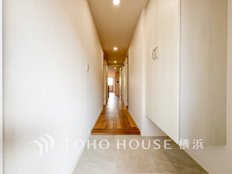 居住者の帰り、訪れる方を優しく迎え、やすらぎに満ちた生活空間を予感させる。健やかな暮らしを楽しめそう。