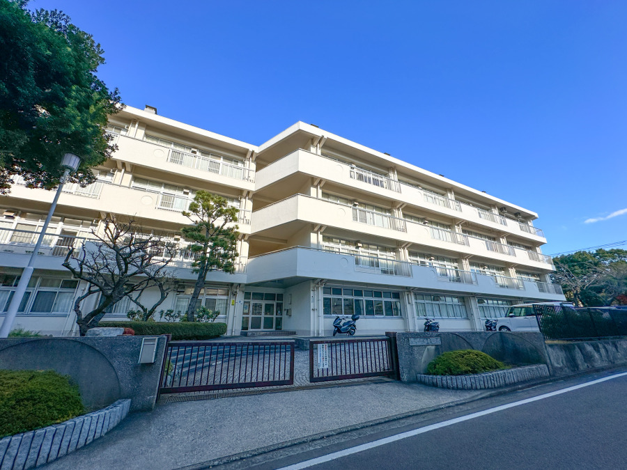 横浜市立今宿中学校　約900ｍ