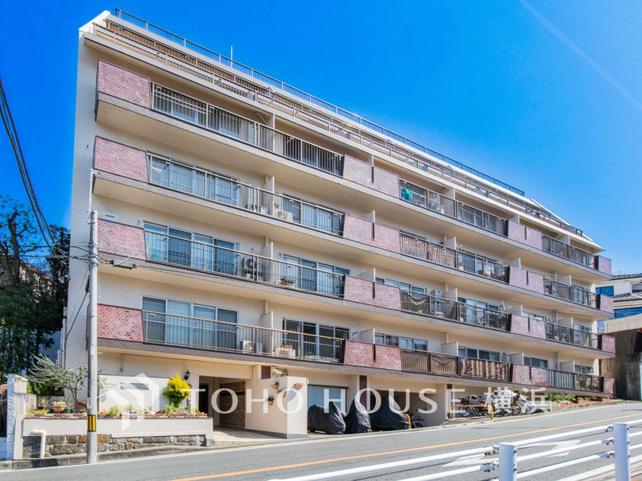 うららかな陽射しがどのお部屋にも降り注ぎますように、快適さを追求した間取設計。得難い立地環境での生活を恵みの豊かな永住の地へと変えてくれます。