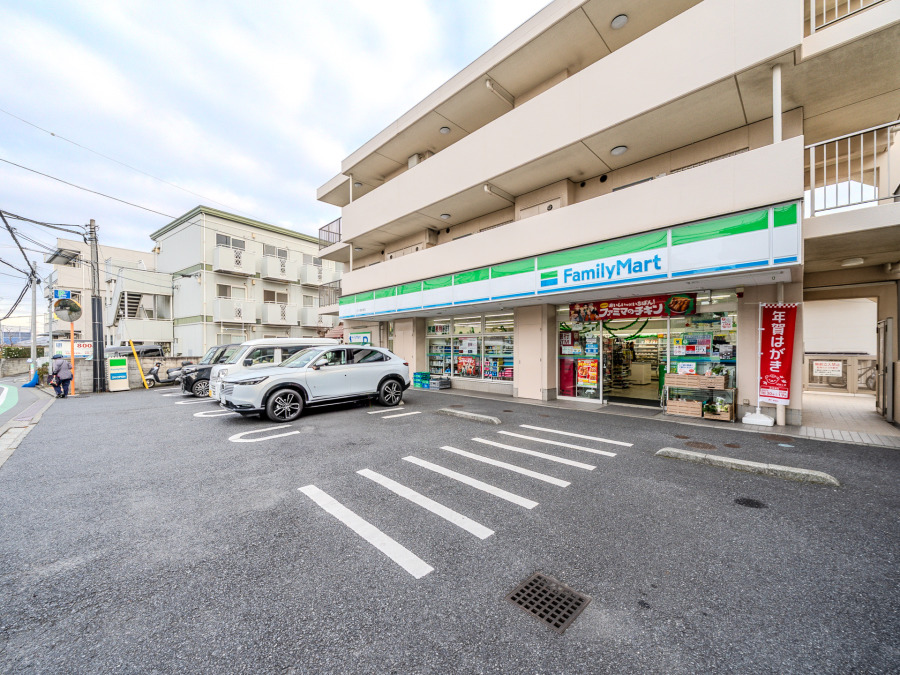 ファミリーマート 三ツ境駅東店　約600ｍ