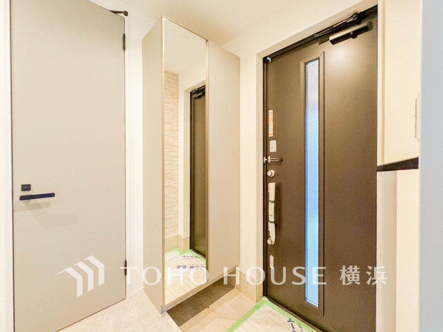 居住者の帰り、訪れる方を優しく迎え、やすらぎに満ちた生活空間を予感させる。健やかな暮らしを楽しめそう。
