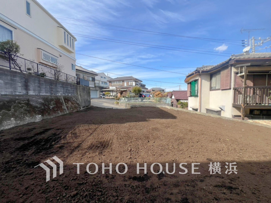 建ぺい率50％　容積率100％　都市ガス本下水完備　隣地高低差有