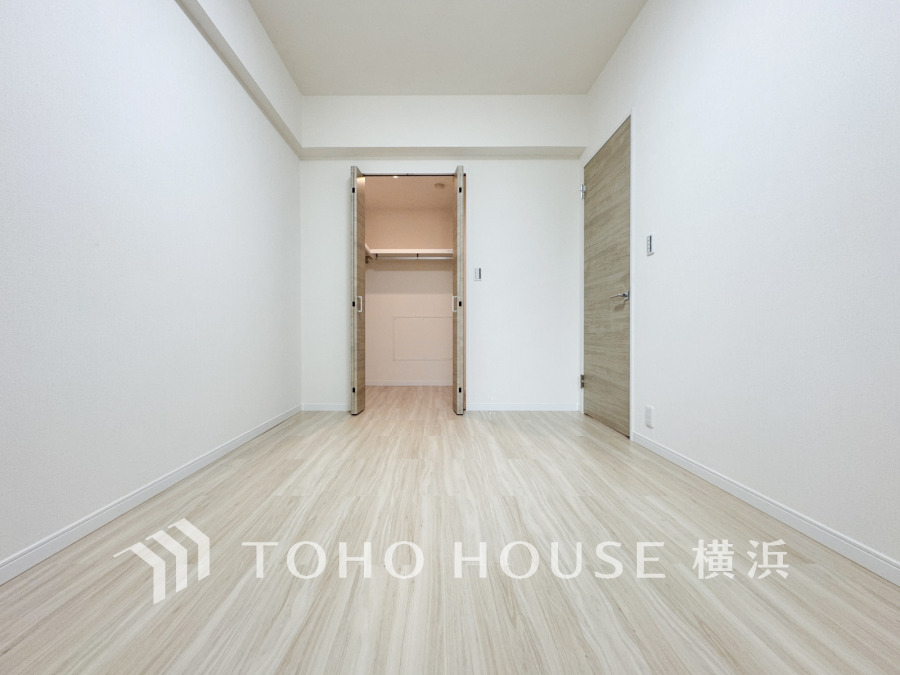 6帖の洋室は約2.2帖のビッグウォークインクローゼットを完備。