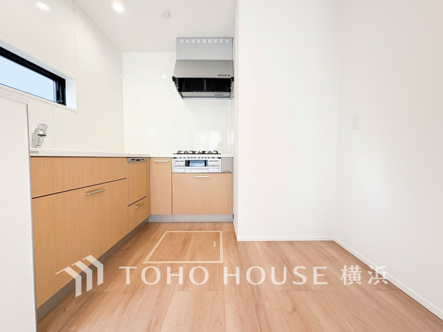 家事を効率よくこなせるL字型キッチン。美しさと機能性を両立したシステムキッチンです。
