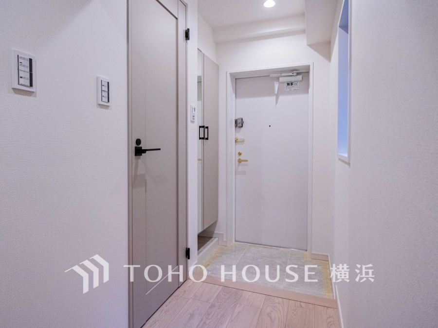 居住者の帰り、訪れる方を優しく迎える・安らぎに満ちた生活空間を予感させる。健やかな暮らしを楽しめそう