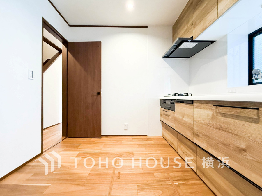 プライベートスペースを彩るインテリアとしての美と、快適な日常を支える機能性と強さが、ひとつになったキッチンです。
