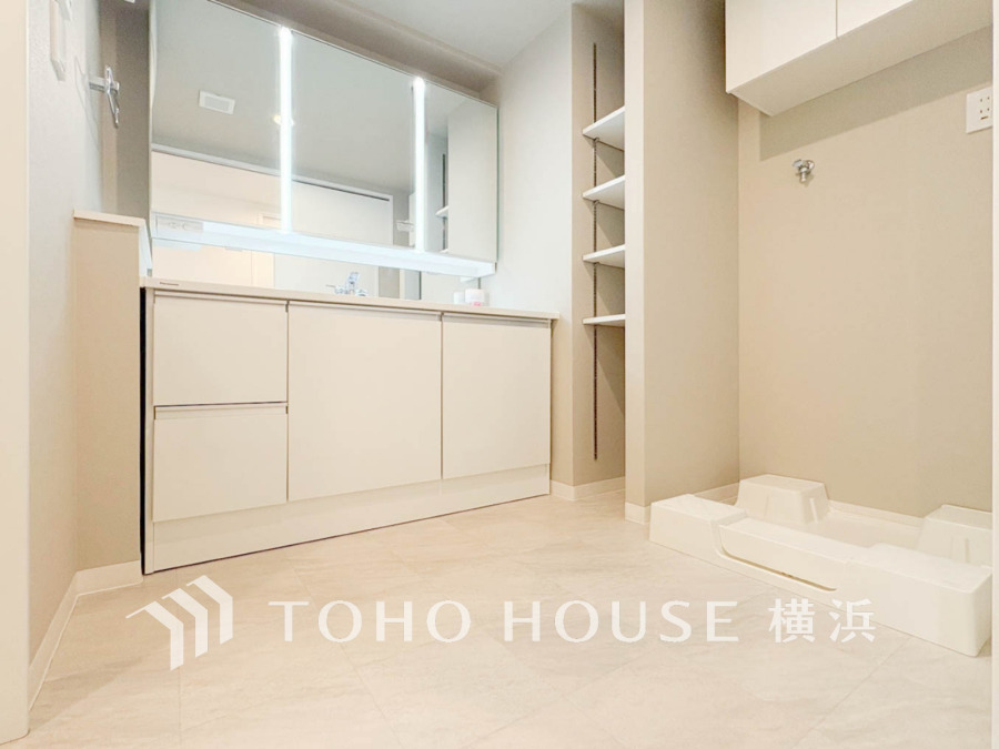 平日の朝であっても、落ち着きとくつろぎを感じられる。歯磨き粉が行方不明になるようなごちゃごちゃ感も解消。コーディネートされた空間で気持ちよく身だしなみを整えられます。