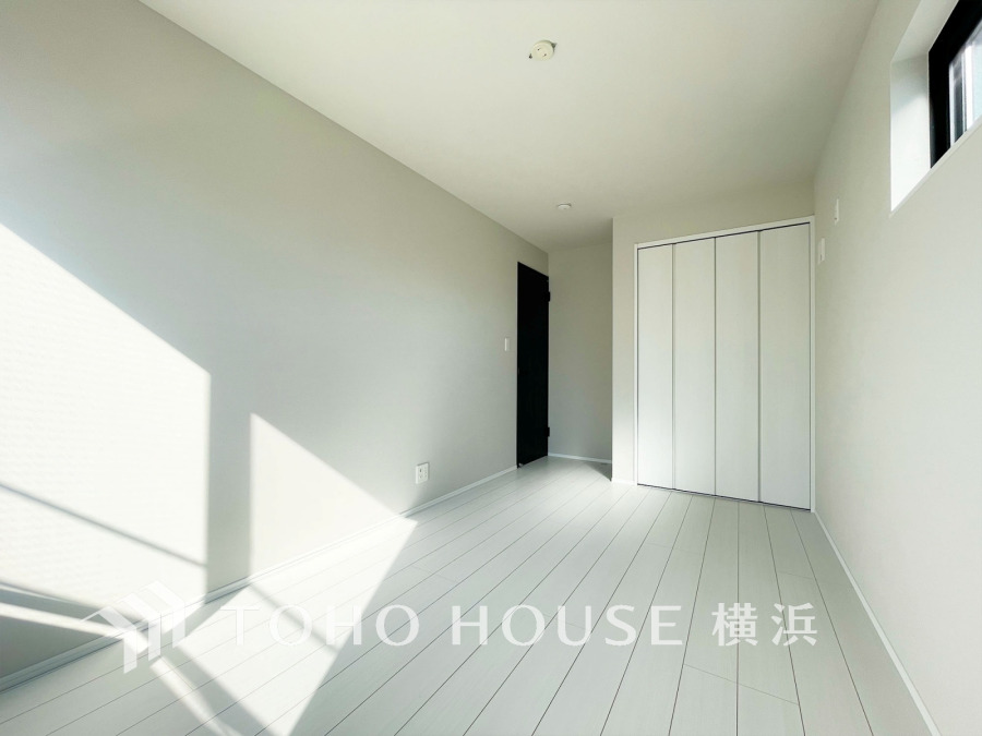 家族一人ひとりの大切なプライベート空間。趣味・感性で個性的に飾って頂けるようシンプルに仕上げてあります。自分時間を充実させながら心豊かなひとときを過ごすための大切な空間。