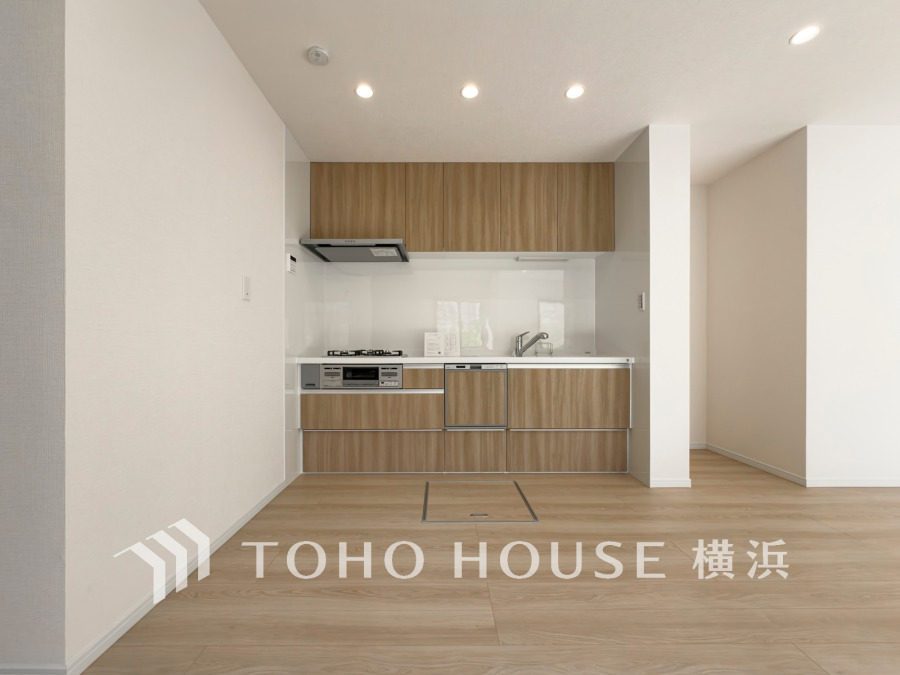 内装の主役でもあり、日常活躍する重要な水回りでもあるからこそ機能性・デザイン性に力を入れております。お手入れのしやすいシステムキッチンを採用しております。