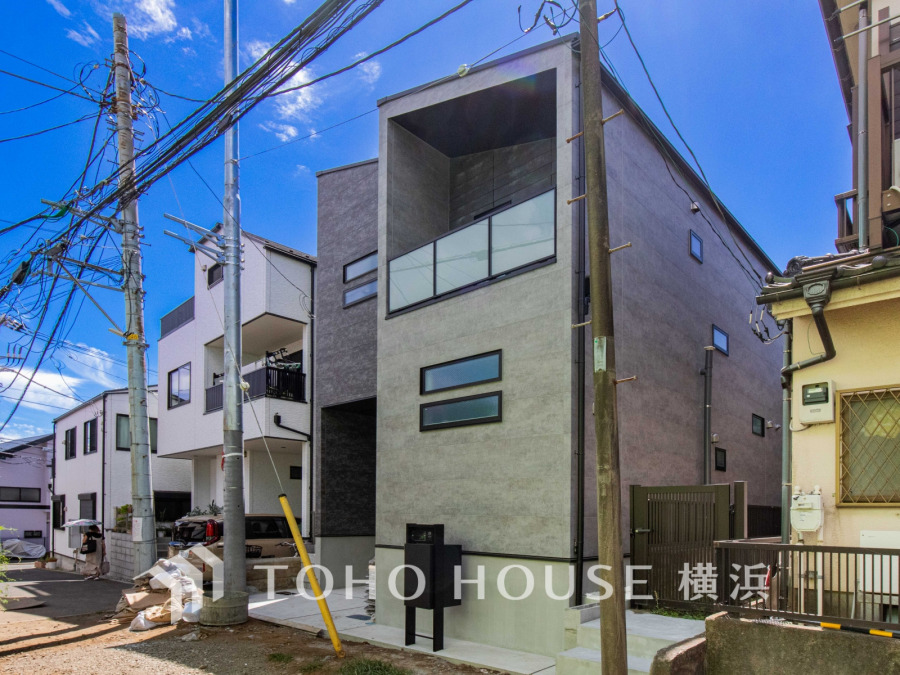 閑静な街並みに美しく調和しながら光放つ、上質で洗練された新たな価値を生み出す風景