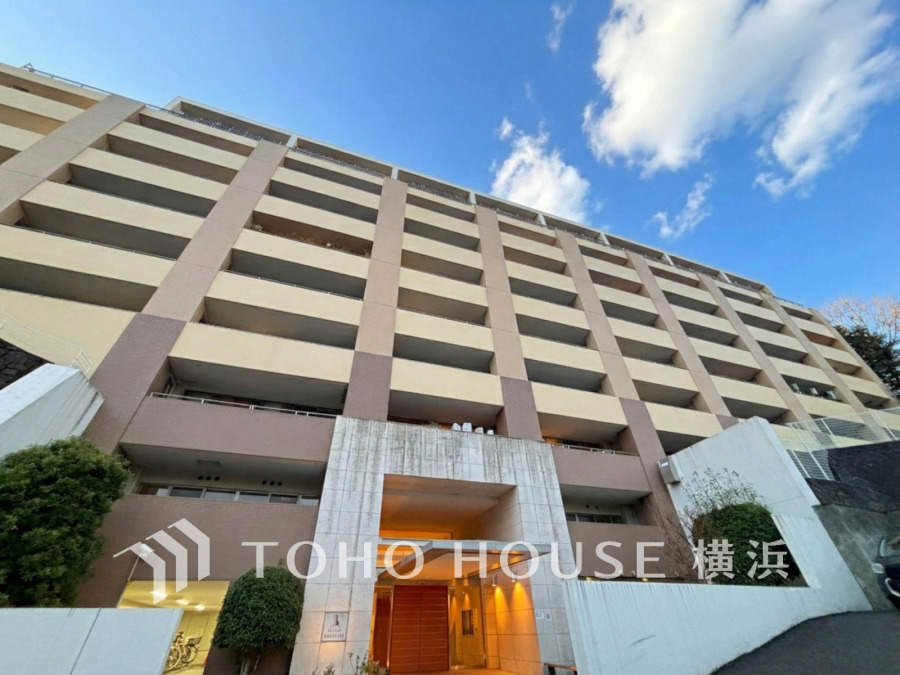 閑静な住宅街にありながら、上大岡エリアを生活圏とした便利な暮らしが叶うお住まいです。