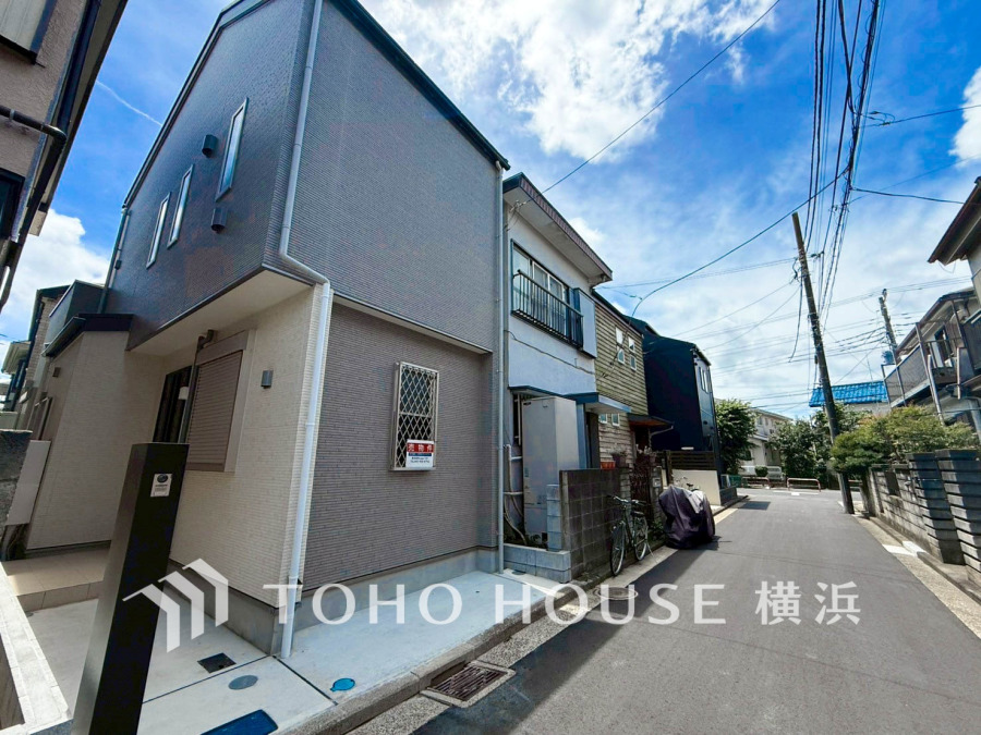 閑静な街並みに美しく調和しながら光放つ、上質で洗練された新たな価値を生み出す風景