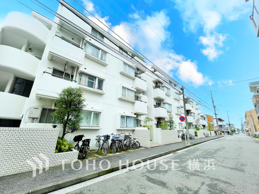 空気感という居心地の良いＢＧＭは、暮らしのステージを彩り、心からのやすらぎと満足感を与えてくれます。通風と採光を考慮したお住まいは地域の鼓動を感じながらお寛ぎ頂けることでしょう。
