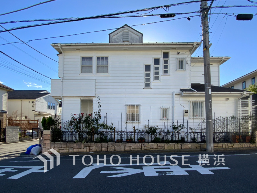 忙しく過ぎゆく日常を置き去るほど、ゆったりした時間が流れる住環境。『快適』は「家」と「街」と「環境」が調和した時に訪れるだと改めて感じさせてくれます。ここに住む「贅沢」を感じて下さい。