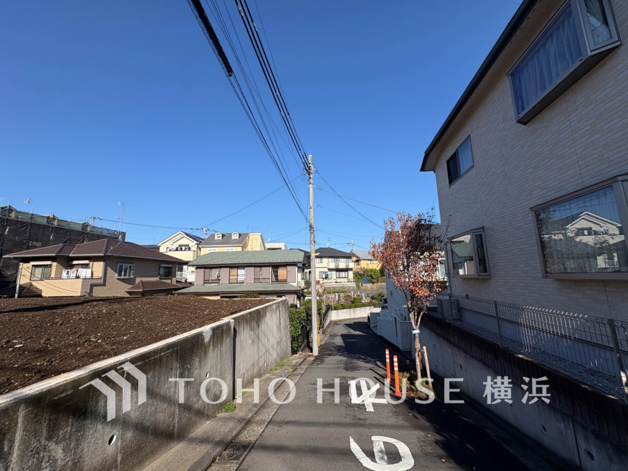 接道状況：南側 幅員約5.3～5.4ｍ公道、東側 幅員 約4.9ｍ公道