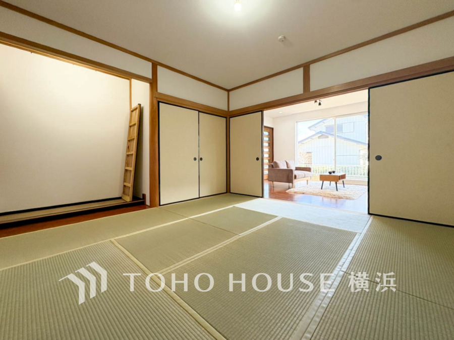 和室があることで落ち着きと癒しの空間が生まれます。来客時の客室としても利用できますし、お子様のプレイルームやお昼寝に最適なお部屋です。