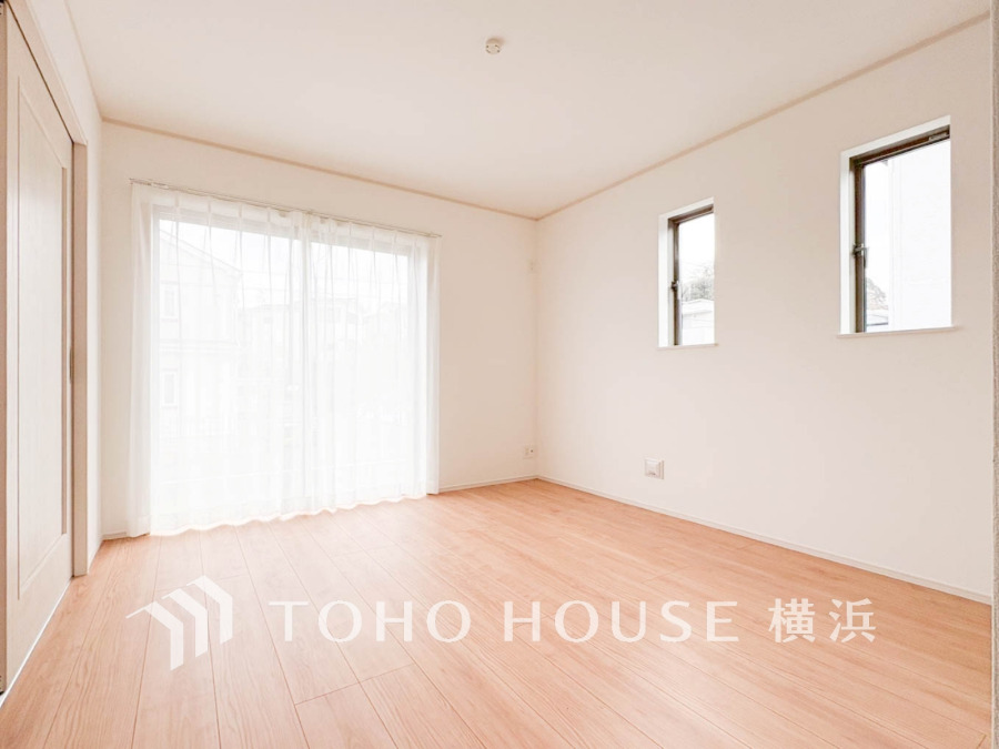 快適に過ごす条件は、一人ひとり違います。飾リ過ぎないシンプルな内装と偏り過ぎないデザインで統一しております。居住していく中でオーナー様だけの【マイホーム】に創り上げて下さい。