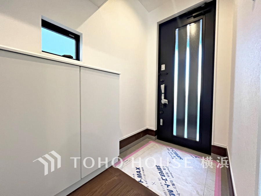 居住者の帰り、訪れる方を優しく迎え、やすらぎに満ちた生活空間を予感させる。健やかな暮らしを楽しめそう。