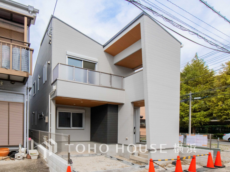 爽やかな青空の下に贅沢なほどに降り注ぐ陽光、豊かな居住性と、クオリティが見事に調和した住空間は、住まうことの喜びを感じさせてくれます