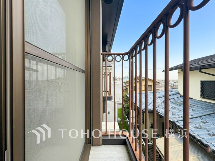 気持ちのいい空が見渡せるバルコニー。爽やかな風を感じて、心躍る素敵な暮らしがはじまります。
