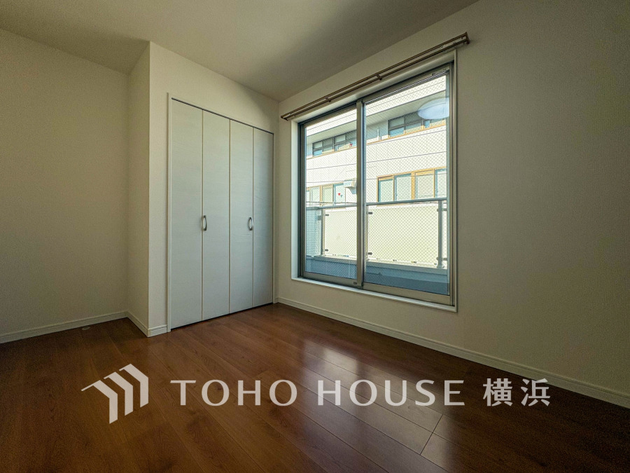 1日の疲れを癒し、心地よく寛げるようゆったりとした広さを確保しています。プライベートタイムをより優雅に穏やかに…。落ち着いた雰囲気を紡ぎます。