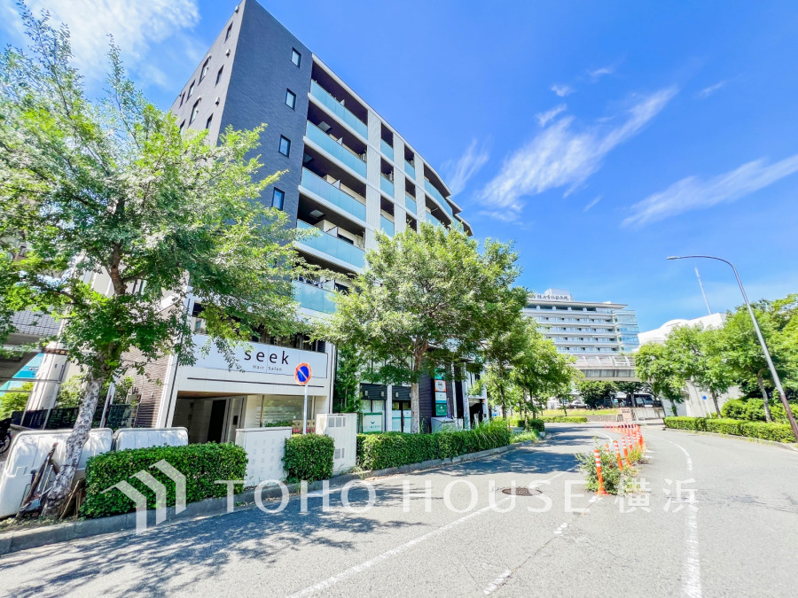 爽やかな青空の下に贅沢なほどに降り注ぐ陽光、豊かな居住性と、クオリティが見事に調和した住空間は、住まうことの喜びを感じさせてくれます。