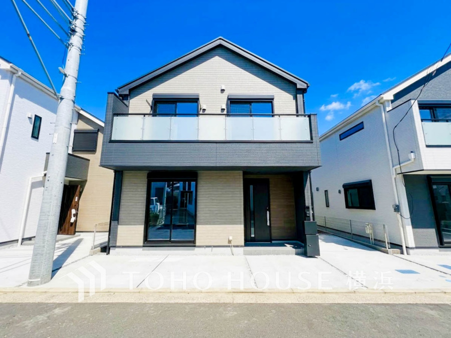 その邸が魅せる、気品・上質・重厚感・極細やかさ、そのすべては訪れた者に安らぎと品性を与える特別な空間です。ここに住むからこそ意味がある。すべての（始まり）をここから迎えます。