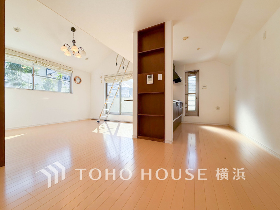 たくさんの想いが美しいカタチに彩られた時、そこにはひと時のくつろぎが生まれ、ゆっくりと愛着が育まれていきます。